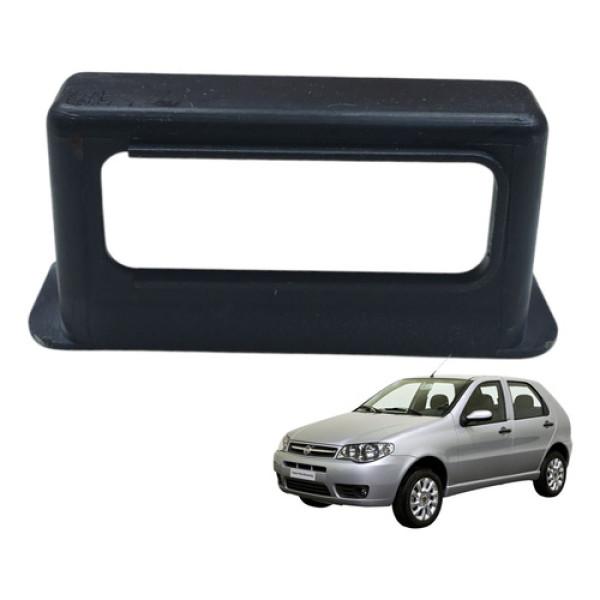 Moldura Batente Tampa Traseira Fiat Palio 2010  Detalhe
